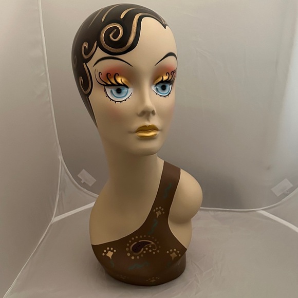 Other - Artistic Mannequin Head with Brown and Cream Design